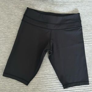 Lululemon High-Rise  Black shorts